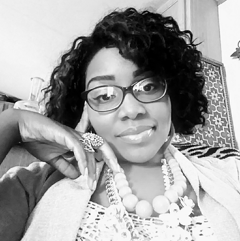 Meet your Posher, Renata